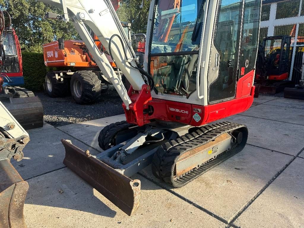Takeuchi TB 230