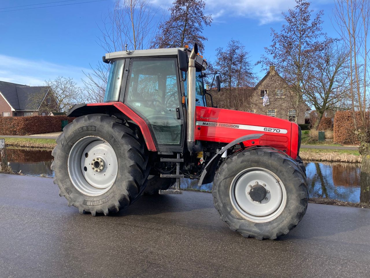 Massey Ferguson (MF) 6270