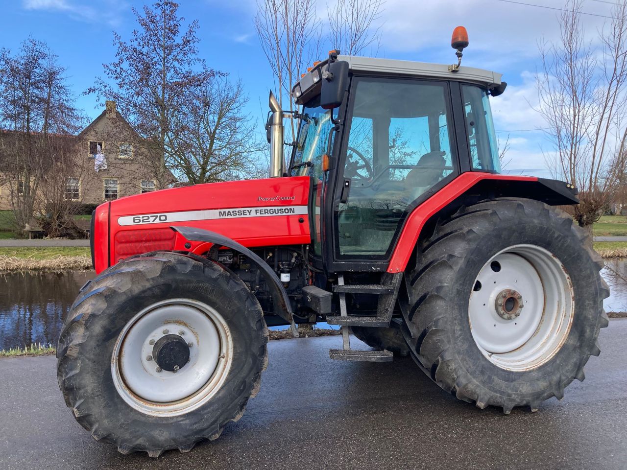 Massey Ferguson (MF) 6270