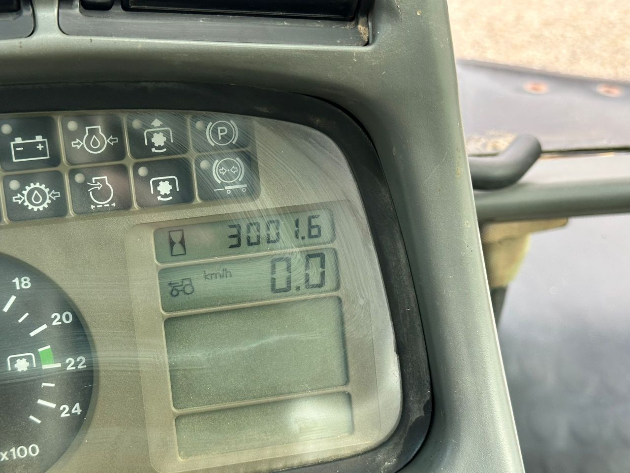 TE KOOP: zeer nette DEUTZ AGROTRON 135