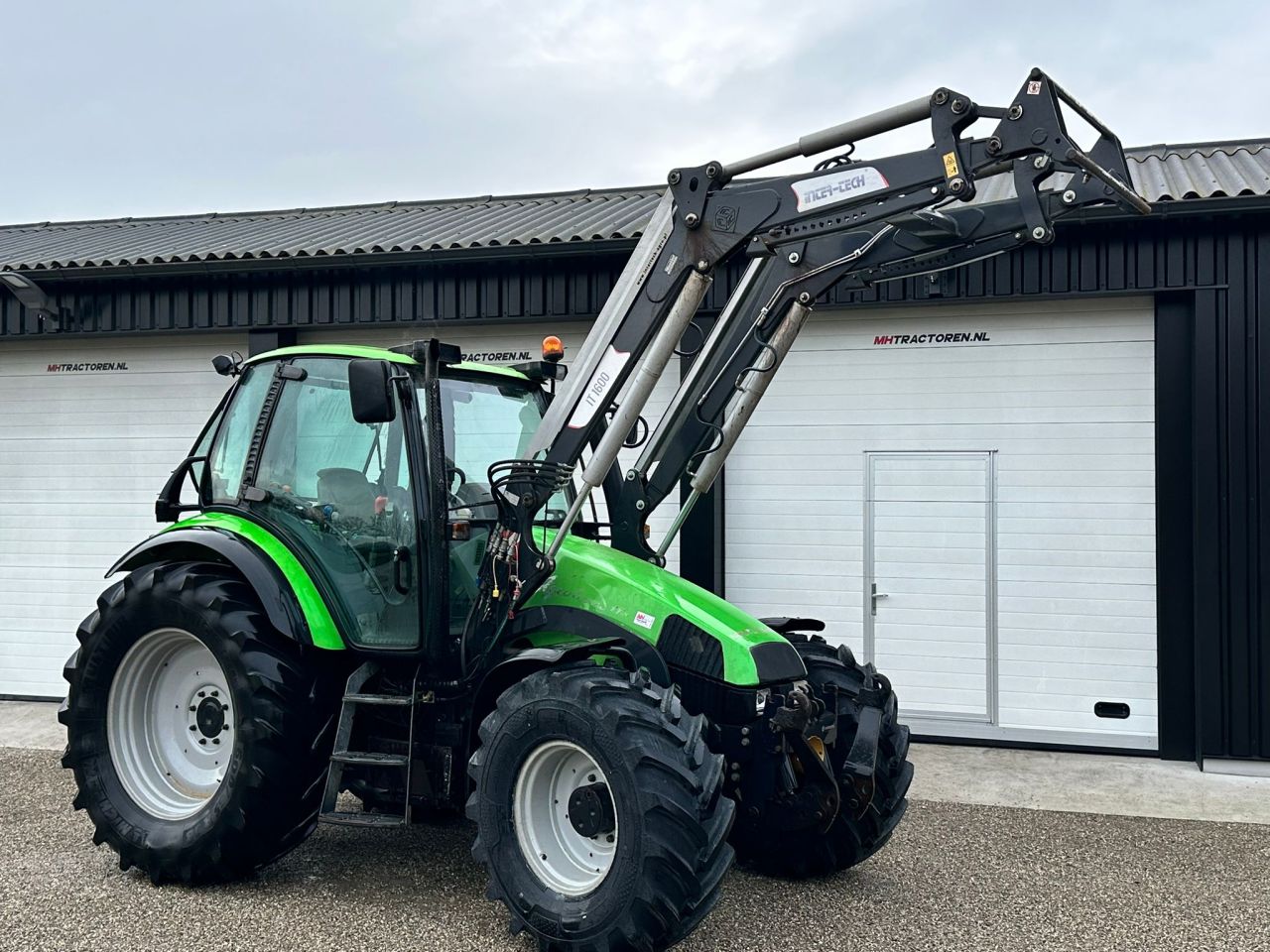 TE KOOP: zeer nette DEUTZ AGROTRON 115