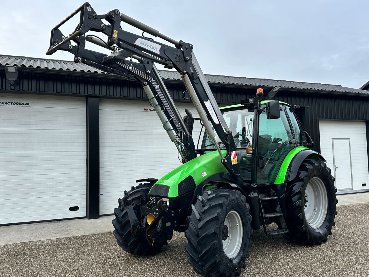 TE KOOP: zeer nette DEUTZ AGROTRON 115