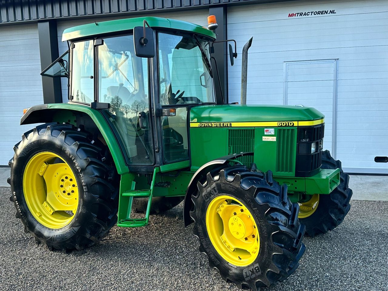 TE KOOP: zeer nette JOHN DEERE 6010