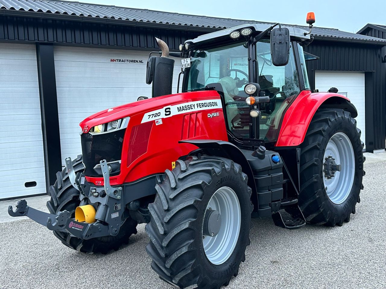 TE KOOP: zeer nette MASSEY FERGUSON 7720-S