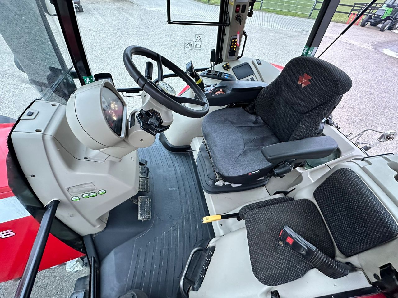 TE KOOP: zeer nette MASSEY FERGUSON 7720-S