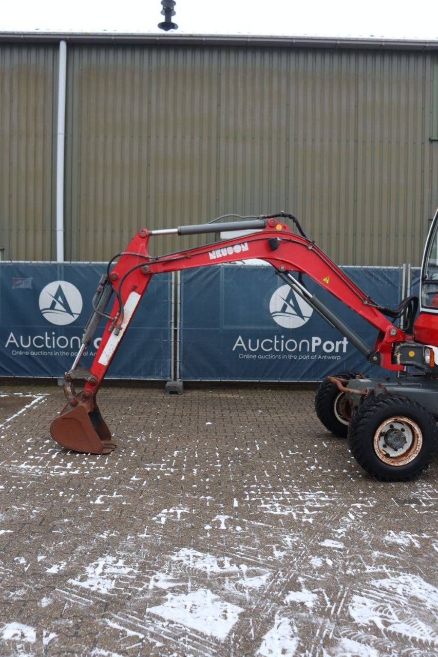 Neuson 3802WD Mobilbagger, Diesel, 30 kW, Baujahr 1999