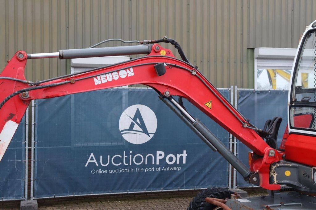 Neuson 3802WD Mobilbagger, Diesel, 30 kW, Baujahr 1999