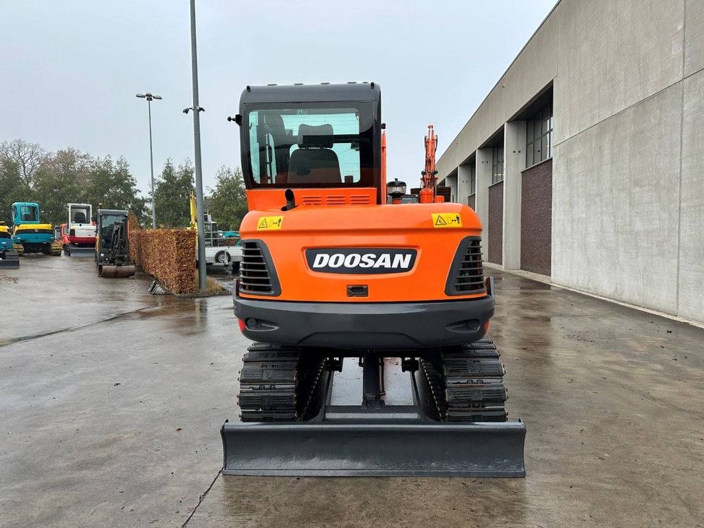 Doosan DX55-9C Diesel-Raupenbagger 36,2 kW, Baujahr 2018