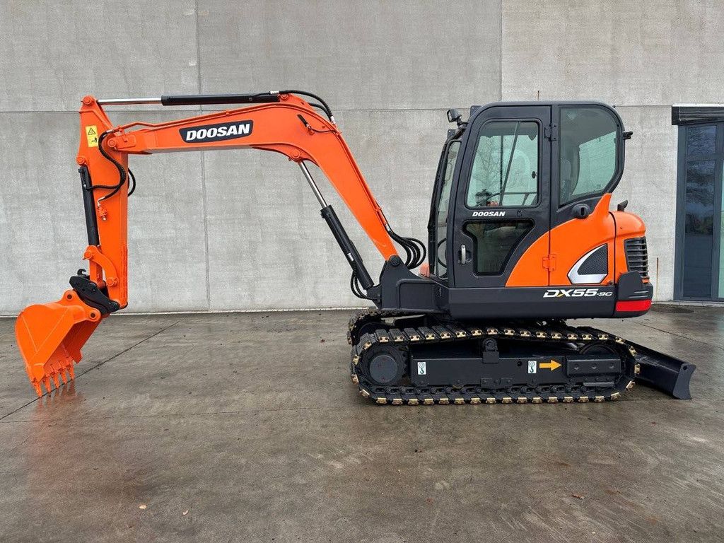 Doosan DX55-9C Diesel-Raupenbagger 36,2 kW, Baujahr 2018