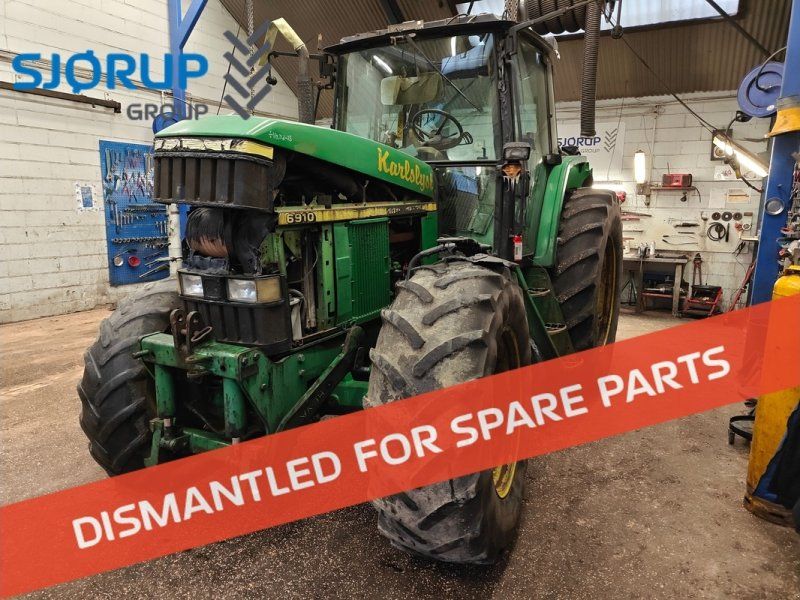 John Deere 6910