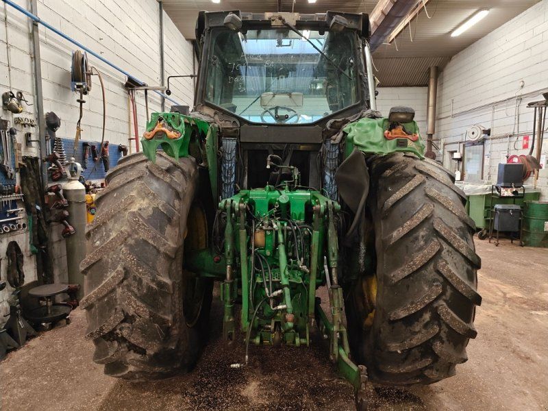 John Deere 6910