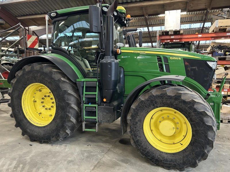 John Deere 6 250R