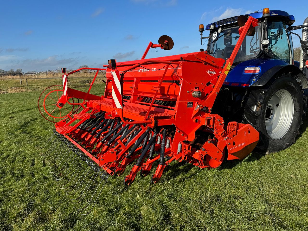 Kuhn HRB 303D met Kuhn Integ2-3M zaaimachine zaaicombinatie