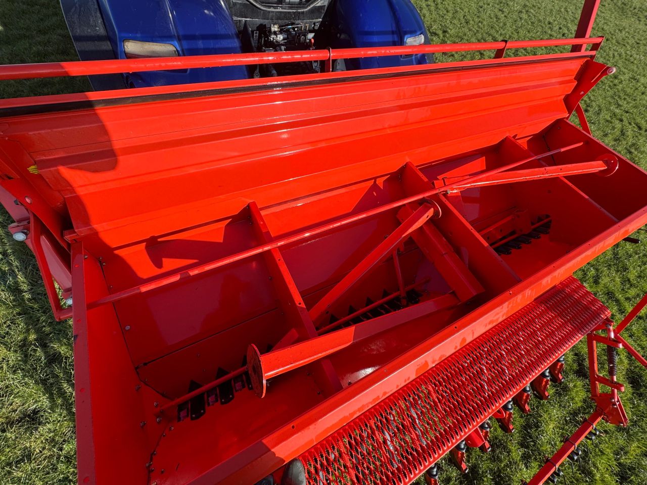 Kuhn HRB 303D met Kuhn Integ2-3M zaaimachine zaaicombinatie
