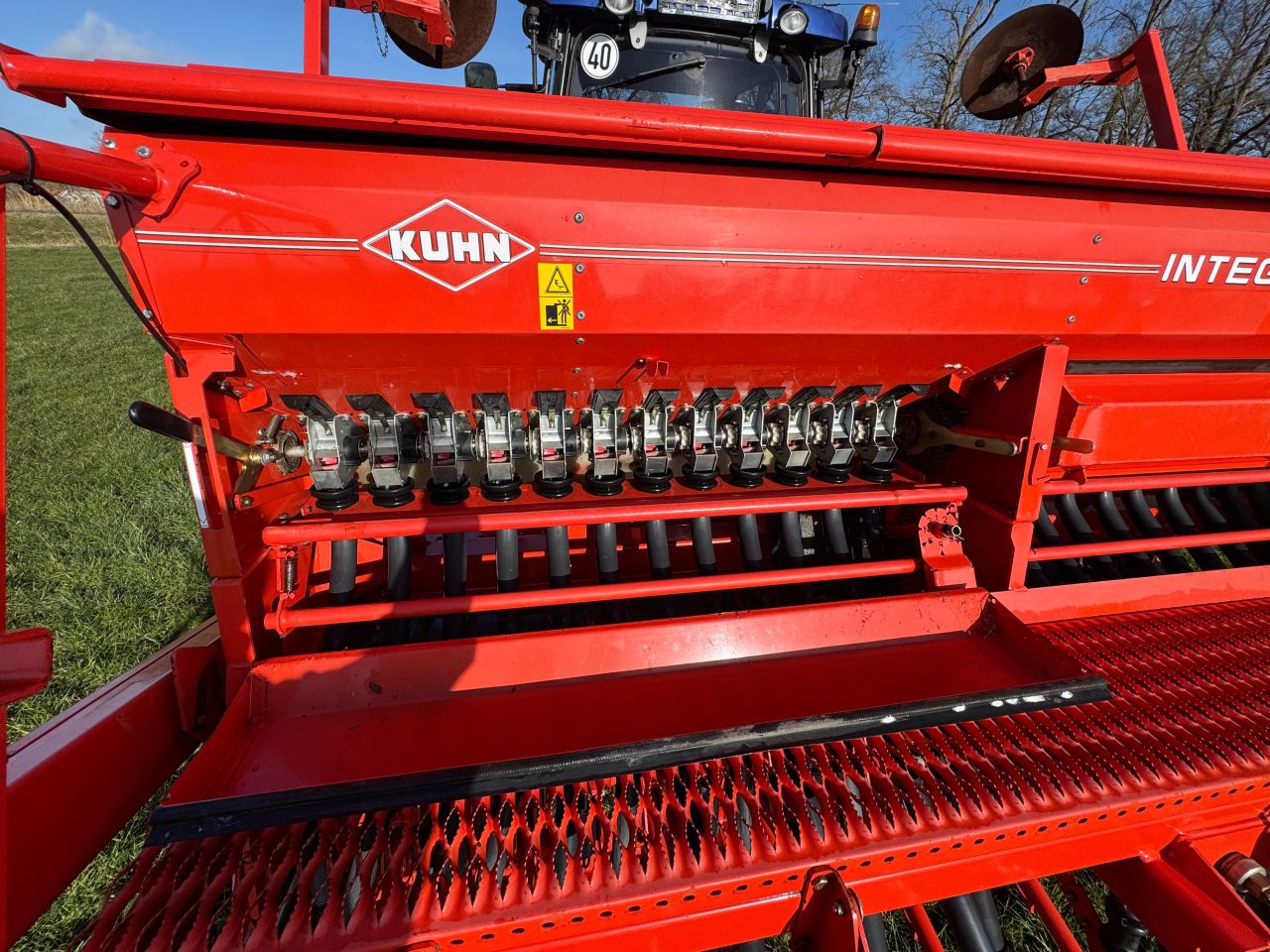 Kuhn HRB 303D met Kuhn Integ2-3M zaaimachine zaaicombinatie