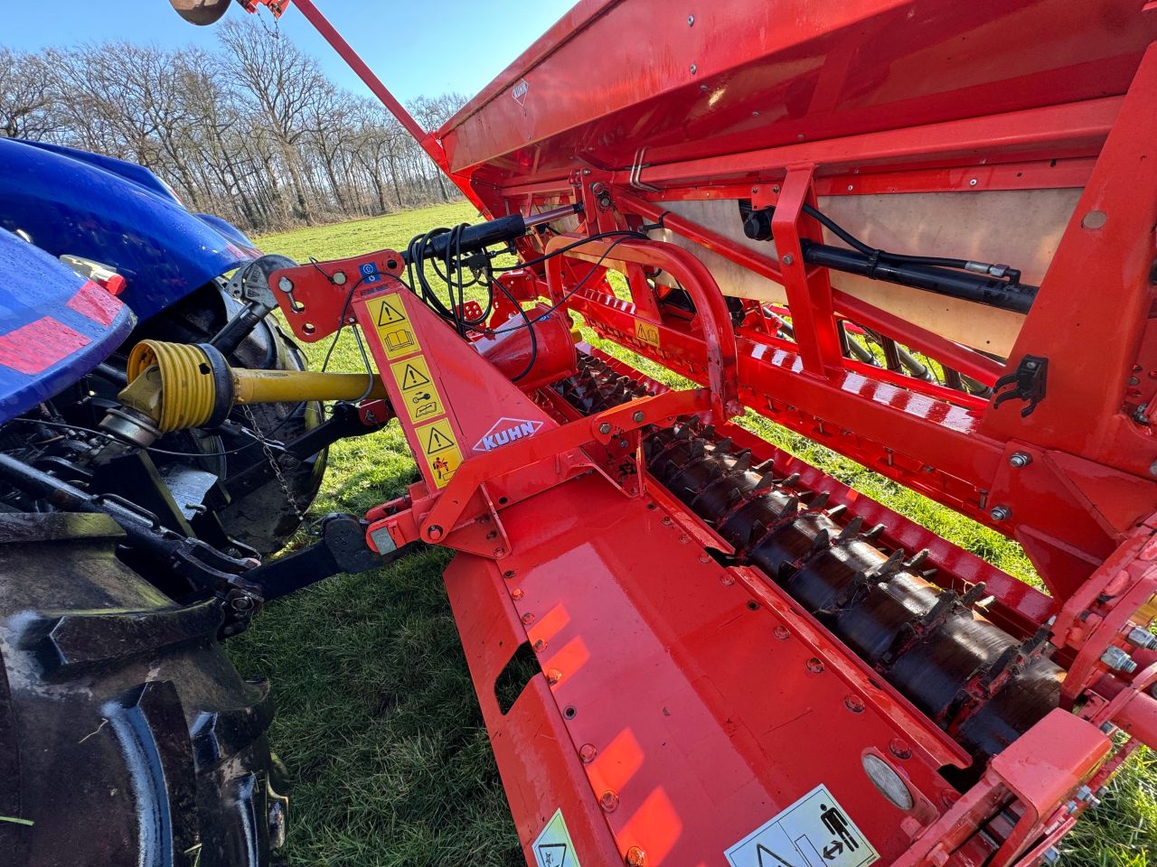 Kuhn HRB 303D met Kuhn Integ2-3M zaaimachine zaaicombinatie