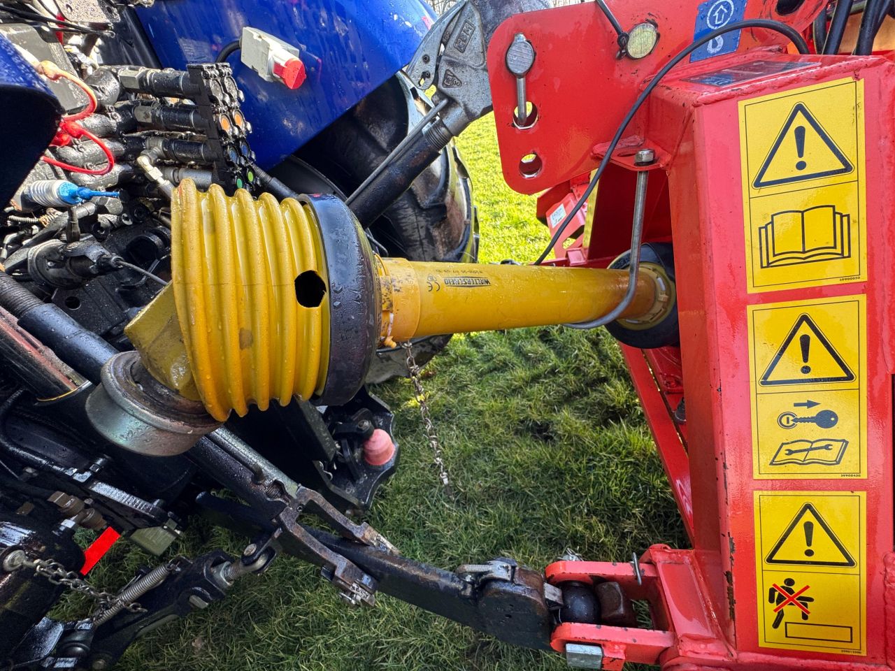 Kuhn HRB 303D met Kuhn Integ2-3M zaaimachine zaaicombinatie