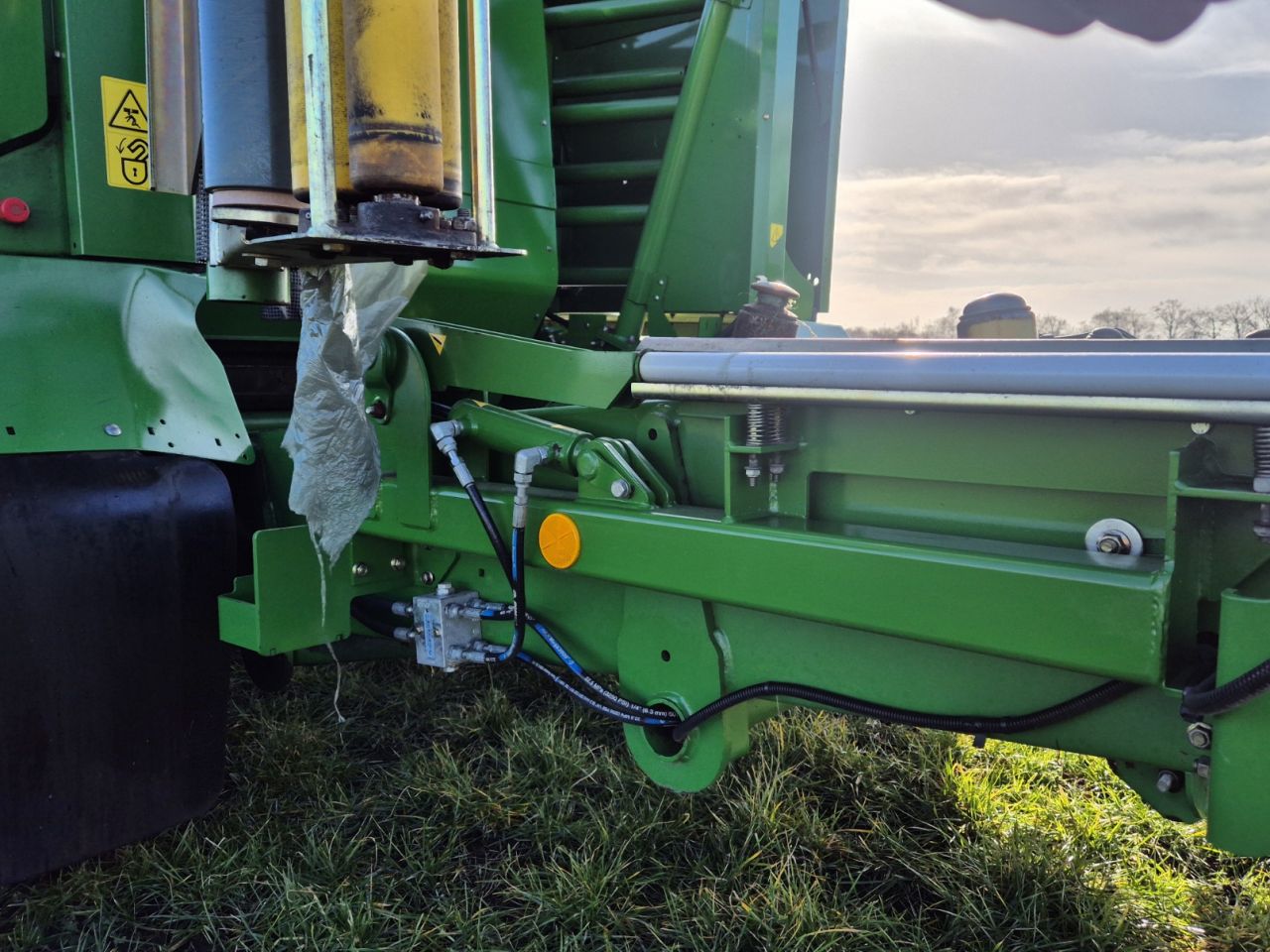 John Deere 744 ronde balenpers pers-wikkelcombinatie