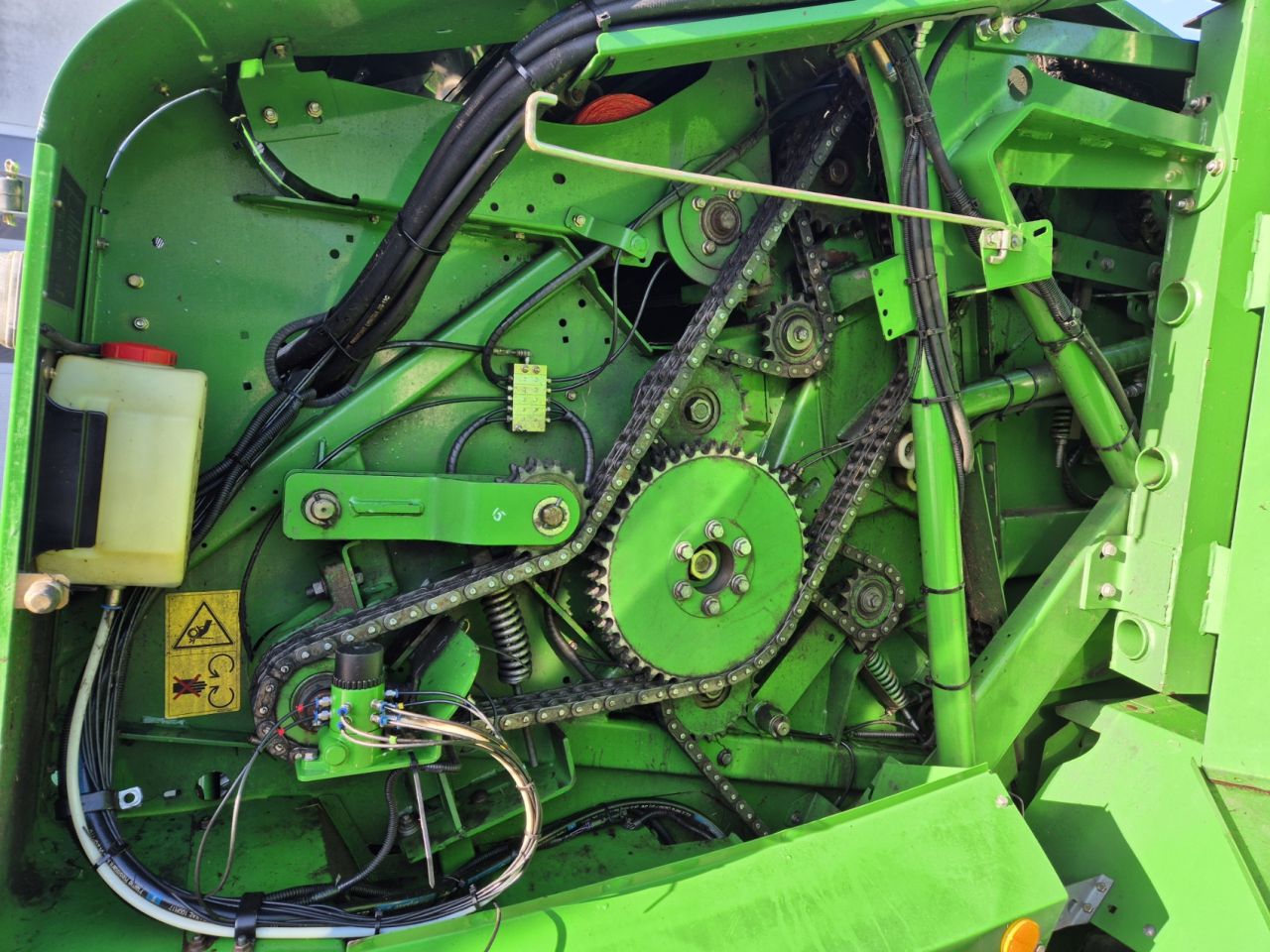 John Deere 744 ronde balenpers pers-wikkelcombinatie