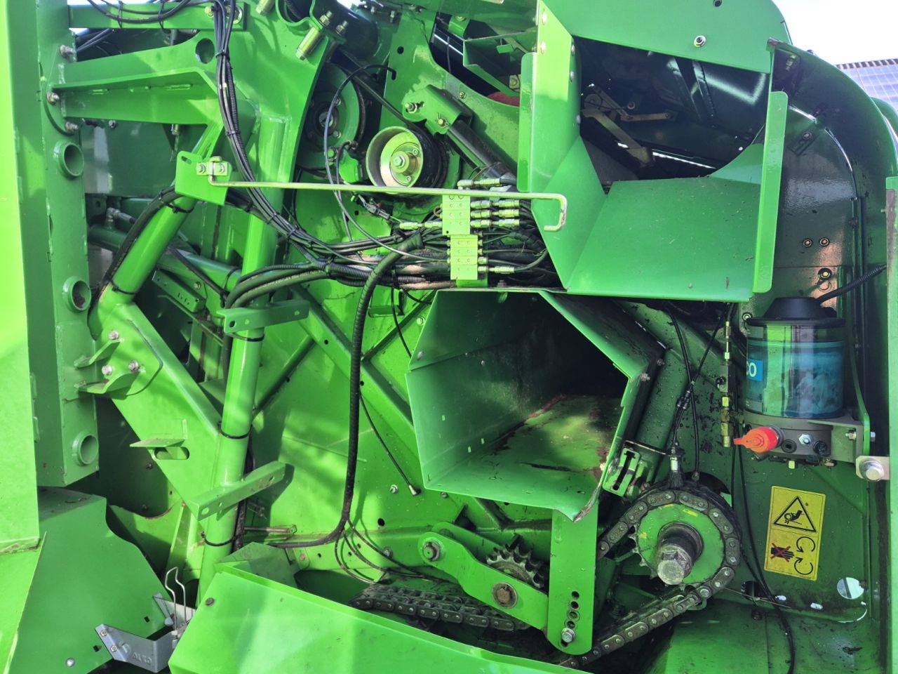 John Deere 744 ronde balenpers pers-wikkelcombinatie