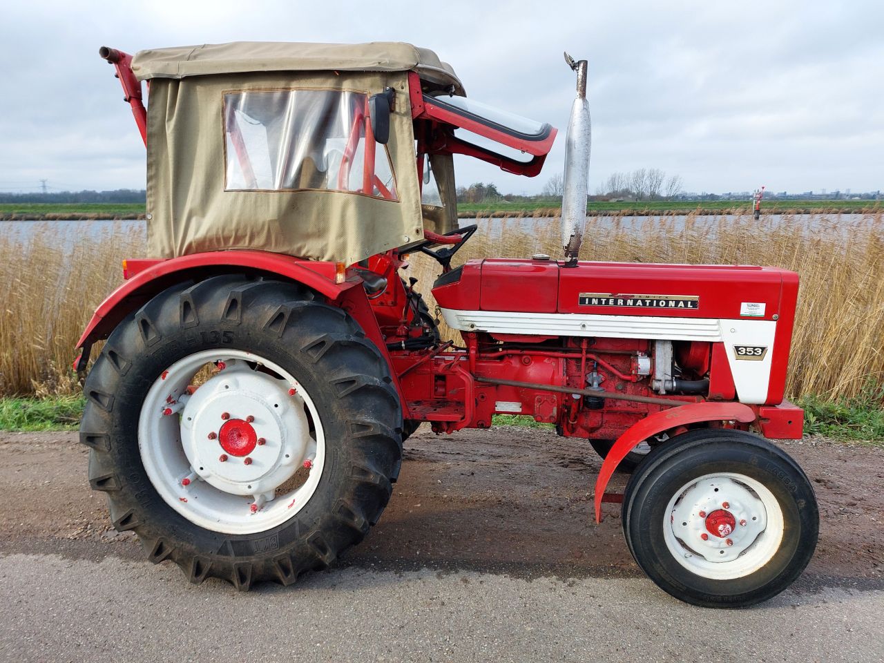 International 353 weinig uren