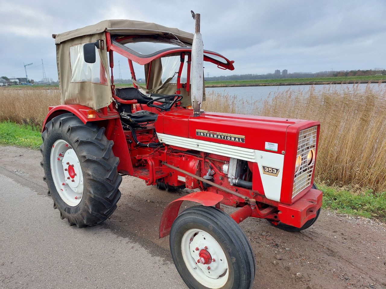 International 353 weinig uren