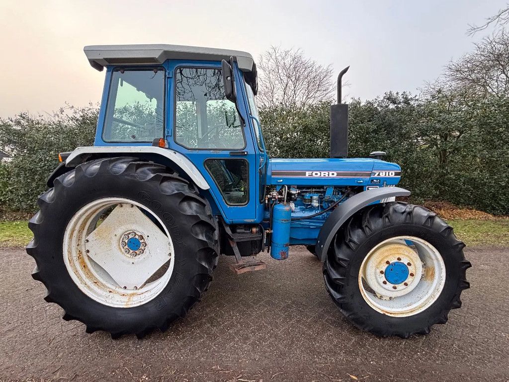 Ford 7810