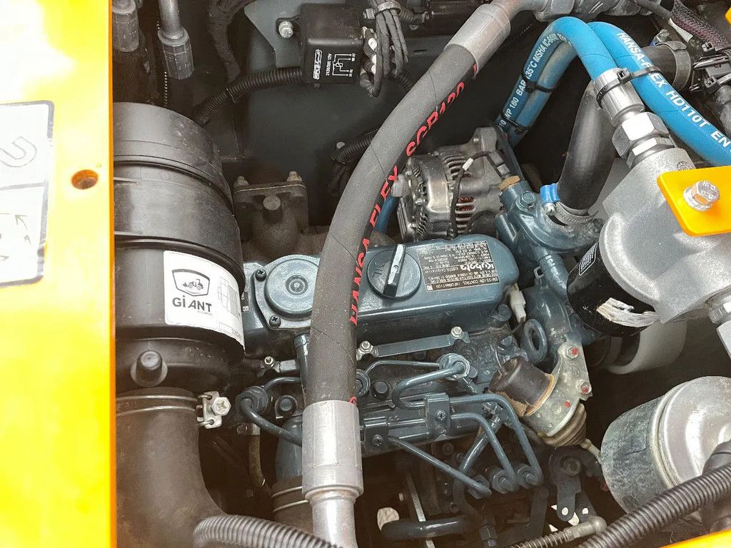 Giant D254SW shovel smalle compacte giant met slechts 423 uur