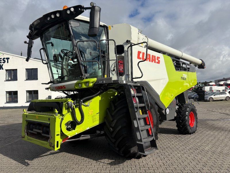 Claas TRION 750