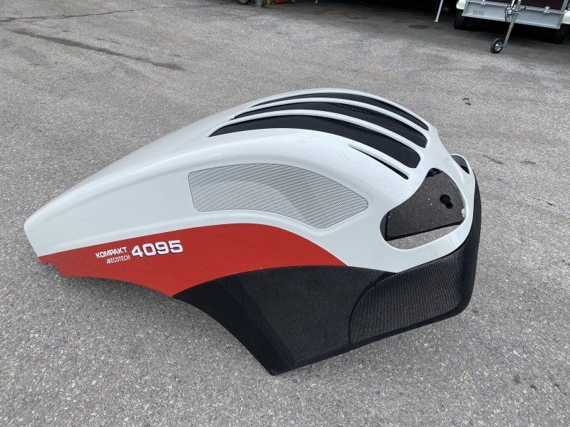 Steyr Motorhaube auf Kompakt 4095 Ecotech