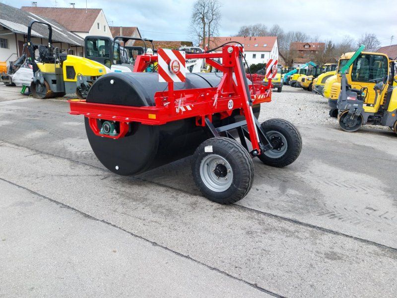 Schmid Wiesenwalze mit Fahrwerk 2,75m und Bremse