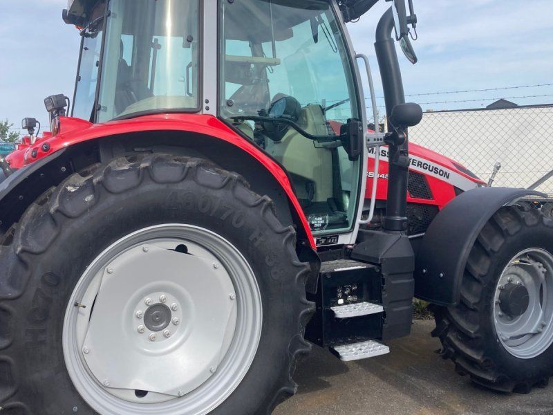 Massey Ferguson 5S.145 clusive  Dyna-6 clusive