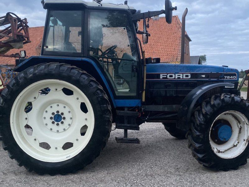 New Holland 7840