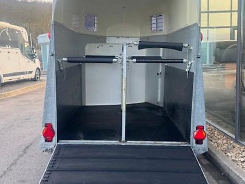 Humbaur Xanthos Aero 2-Pferde Alu Sattelkammer 2,4t.