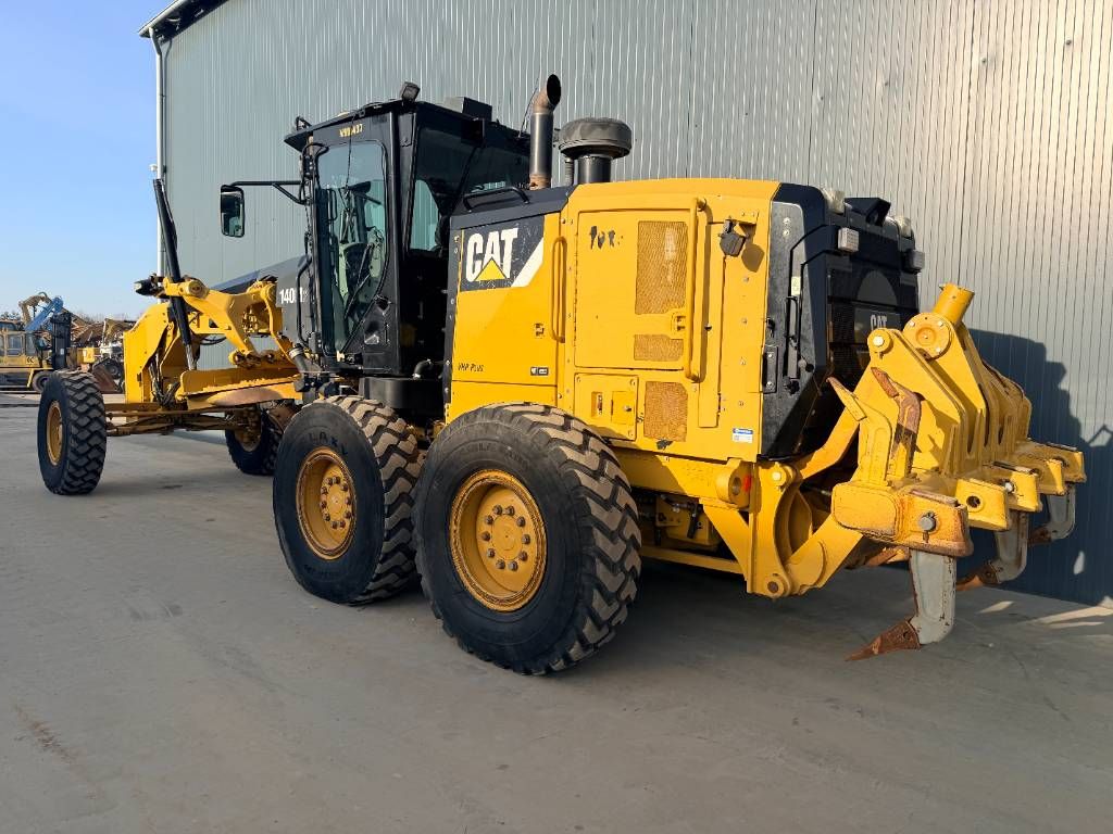 CAT 140M2