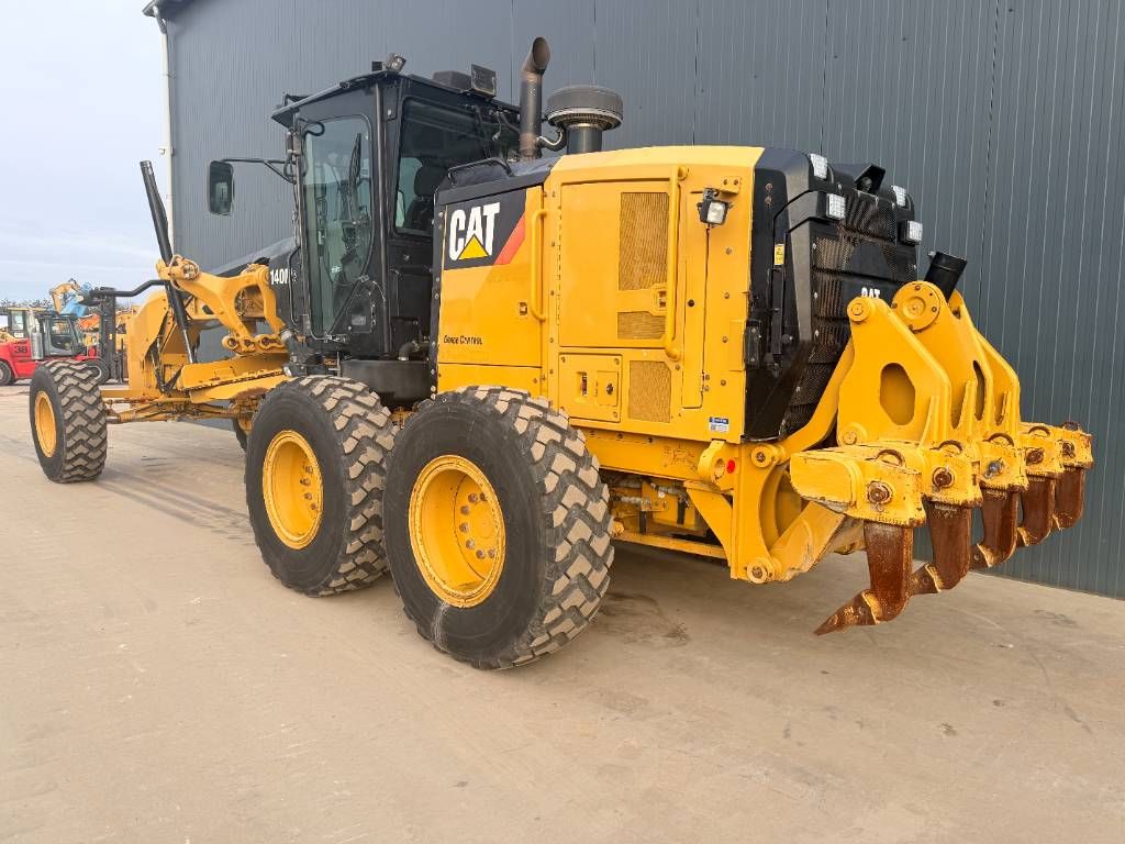 CAT 140M3