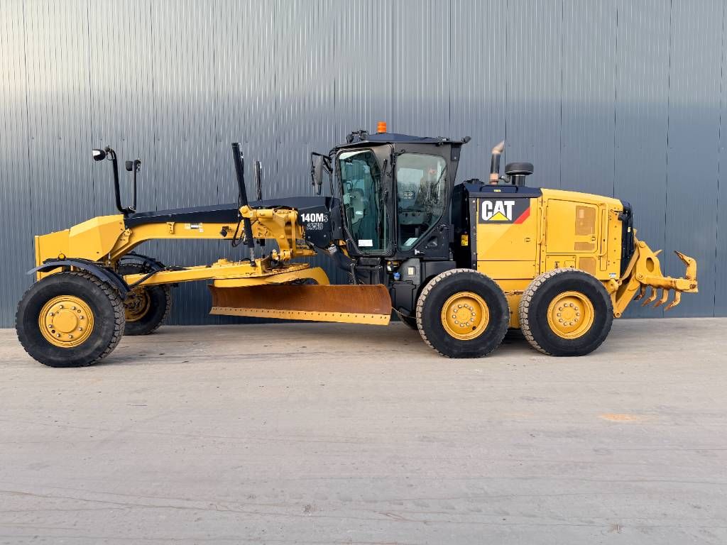 CAT 140M3 AWD