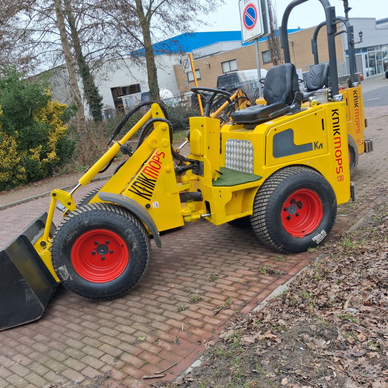 3 X Knikmops 130 Minishovel.