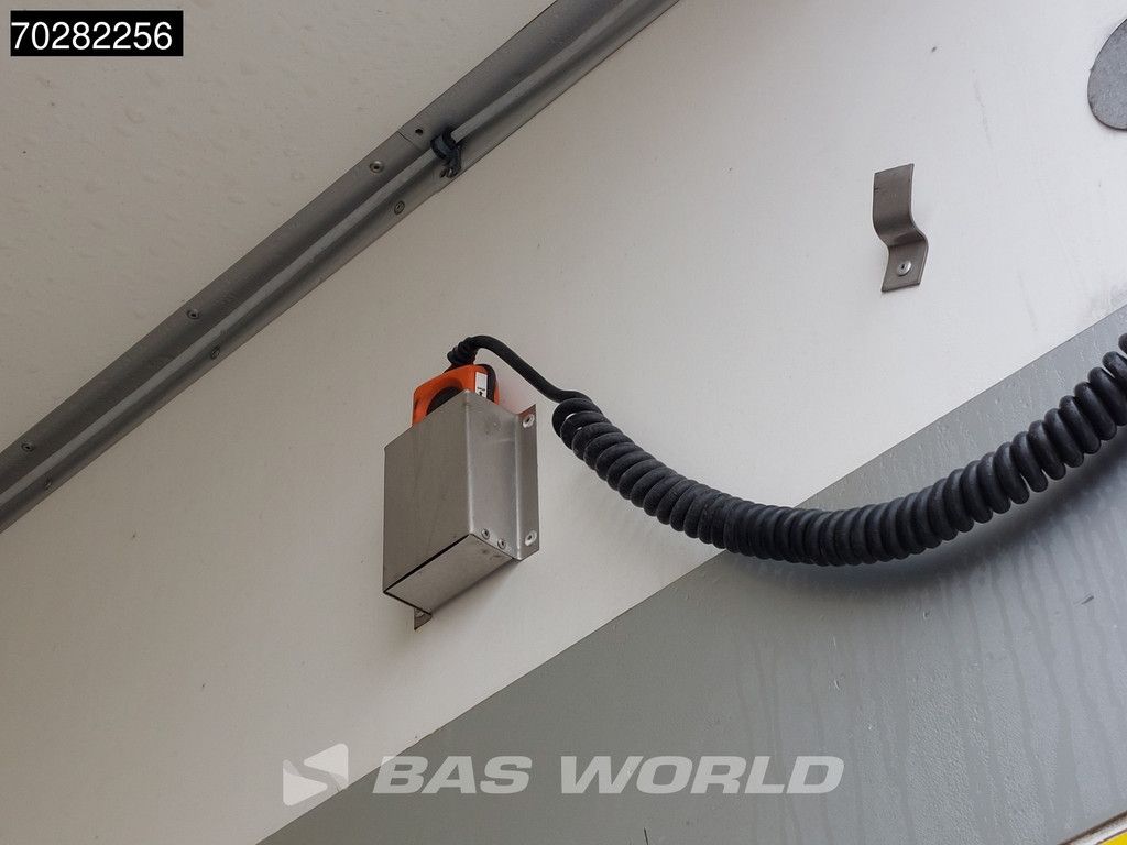 Mercedes Atego 1324 4X2 13tonner Thermo-King T-1200R Manual 1500kg Tailgate Euro 5