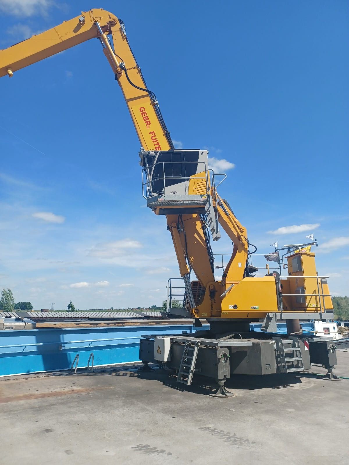 Sennebogen 830 Material Handler