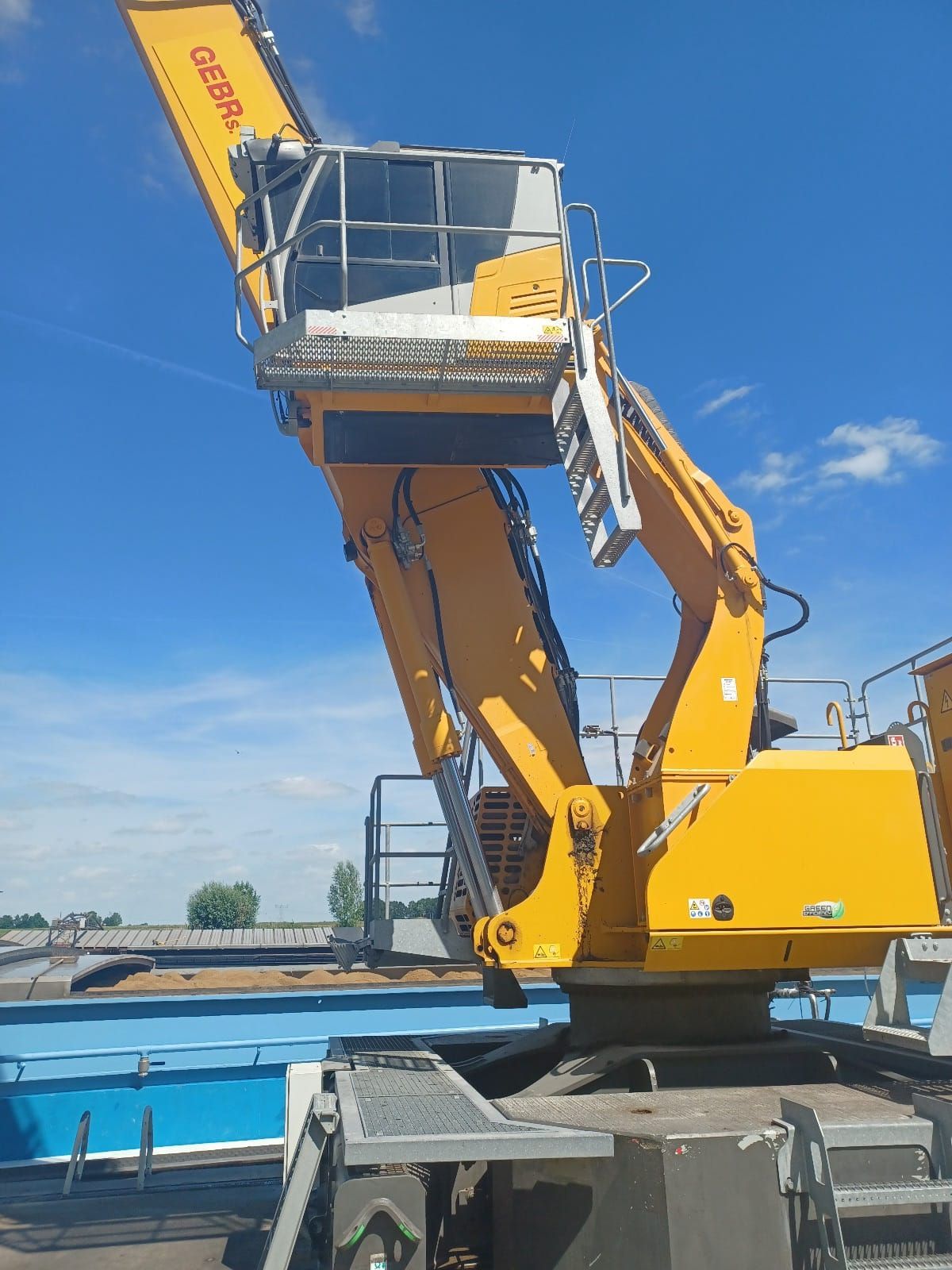 Sennebogen 830 Material Handler