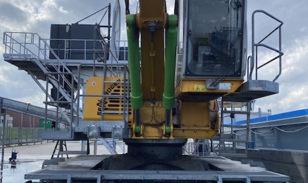 Sennebogen 830 Material Handler