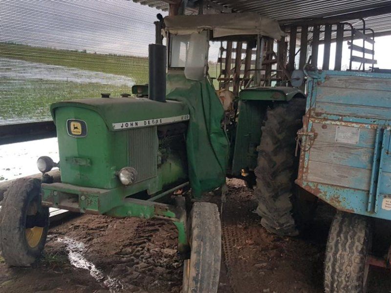 John Deere 2120