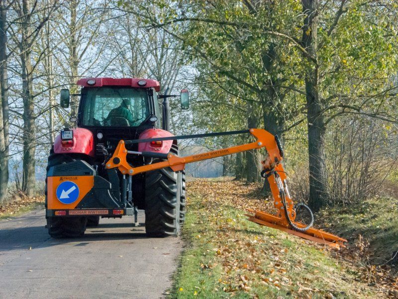 Pronar WWT Auslege Mulchkf Astschere Astsäge