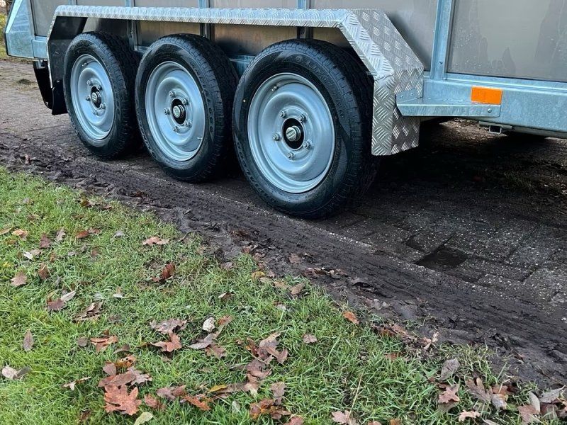 M-Tec PKW Viehanhänger