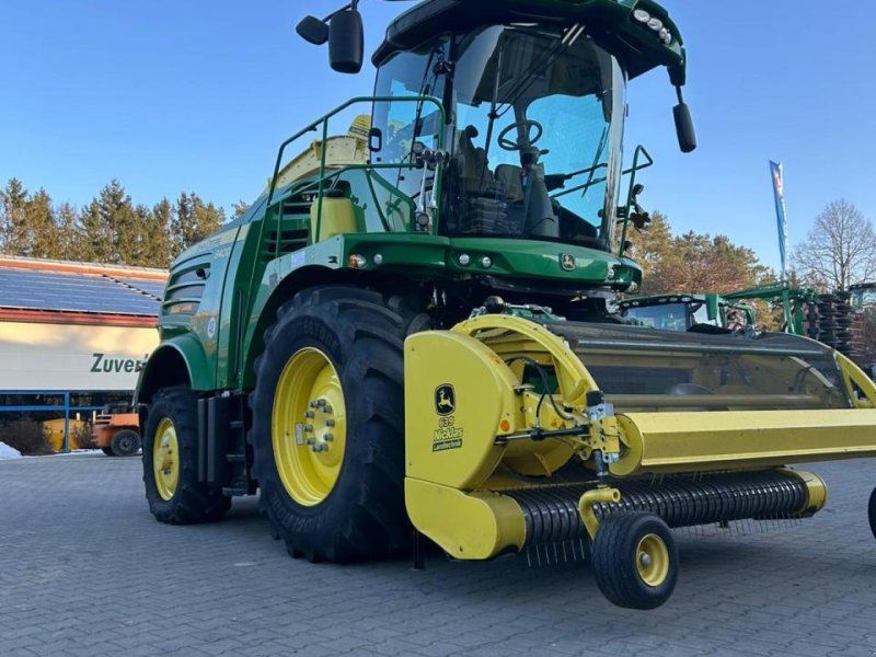 John Deere 8300