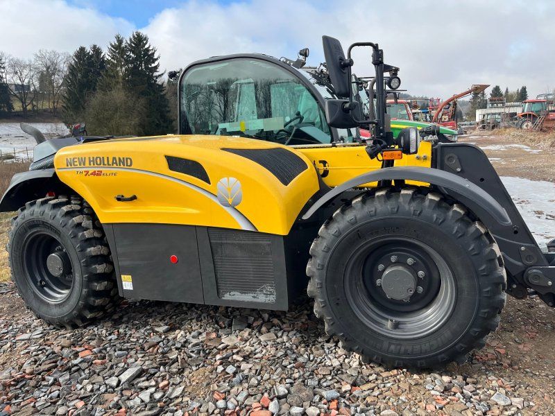 New Holland TH 7.42 Elite
