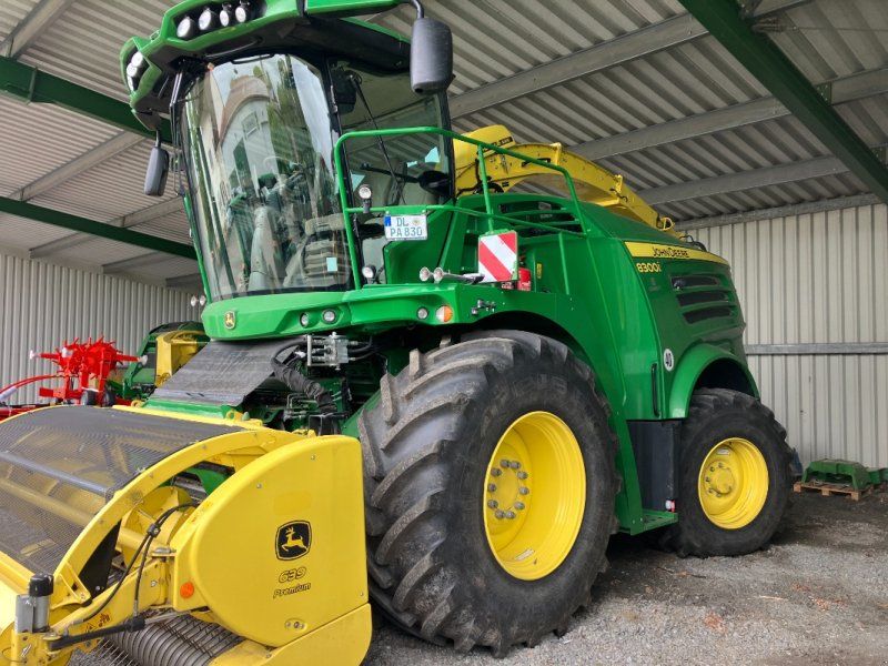 John Deere 8300i mit Kemper 360pro und 639 PickUp
