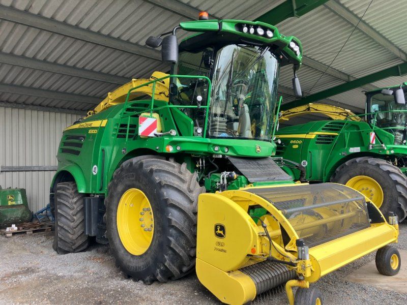 John Deere 8300i mit Kemper 360pro und 639 PickUp