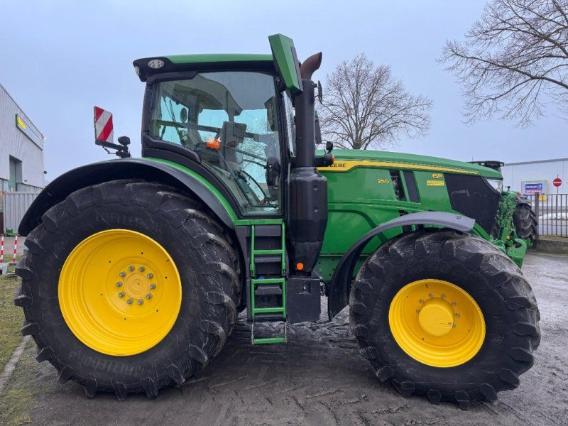 John Deere 6R 250